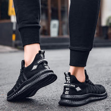 Lade das Bild in den Galerie-Viewer, Tacocood Große Sneaker aus fliegendem Strick