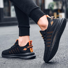 Lade das Bild in den Galerie-Viewer, Tacocood Große Sneaker aus fliegendem Strick
